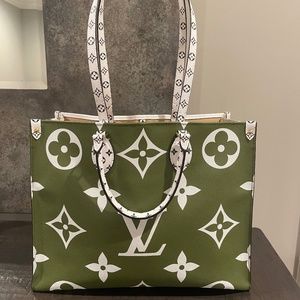 Louis Vuitton Onthego GM Green/White/Neutral